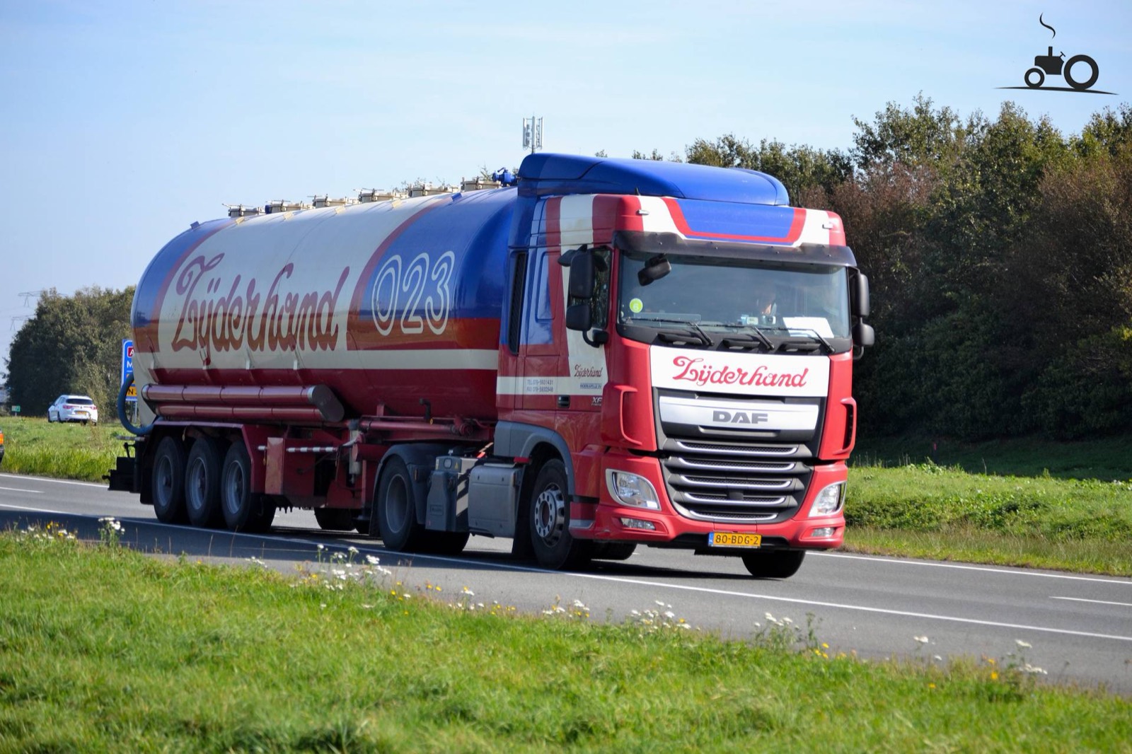 Rode DAF XF van Zijderhand met silotrailer